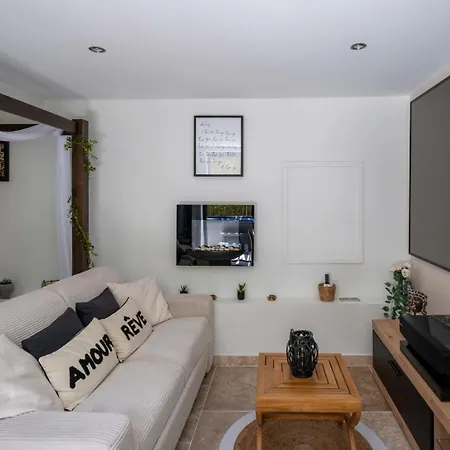 Honey Moon - Romantique Jacuzzi Et Ecran Cinema Apartment